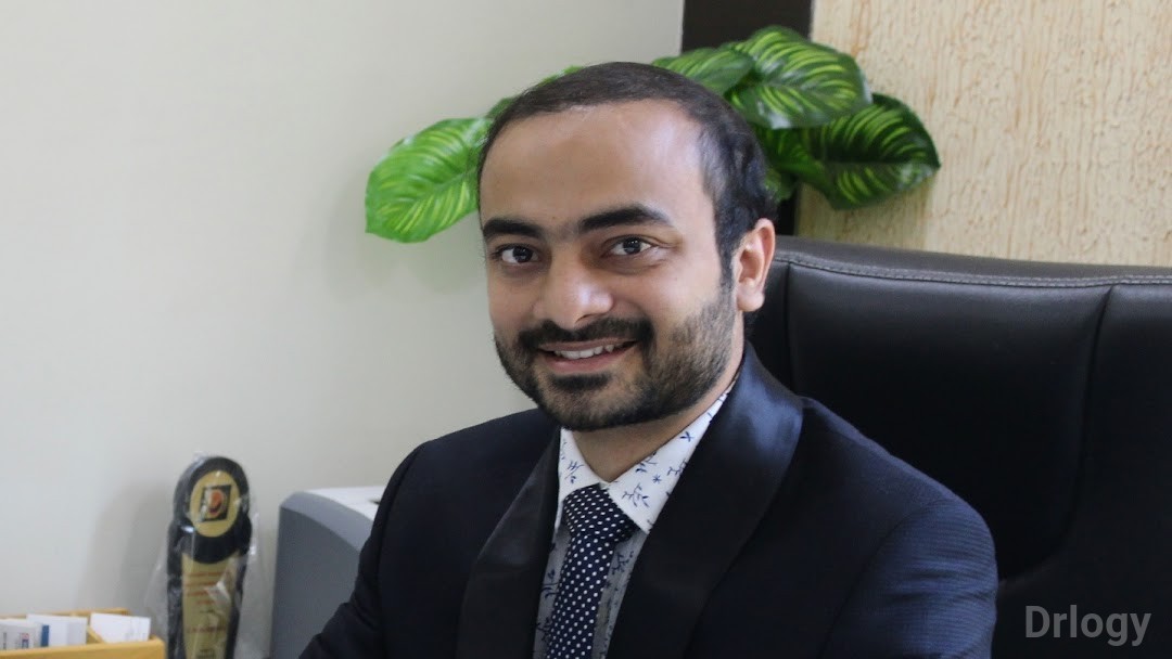 Dr. Dhruv Thakkar