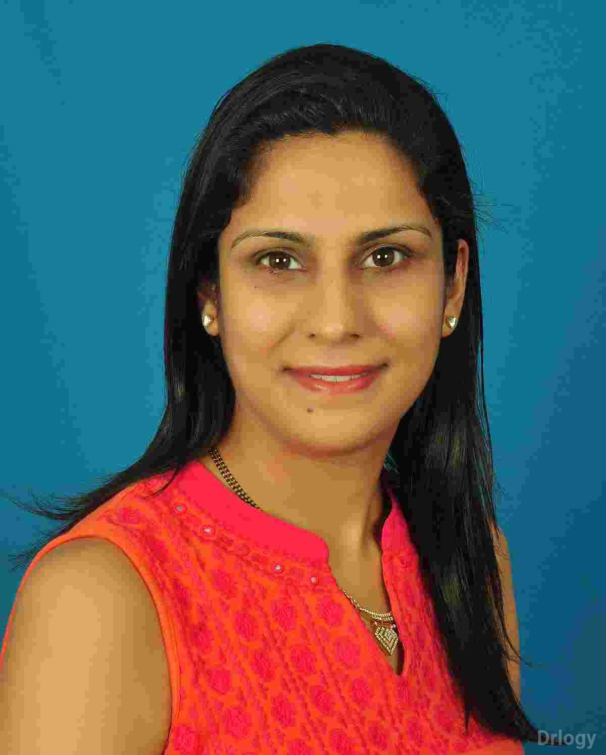 Dr. Kanika Poplai in Mumbai