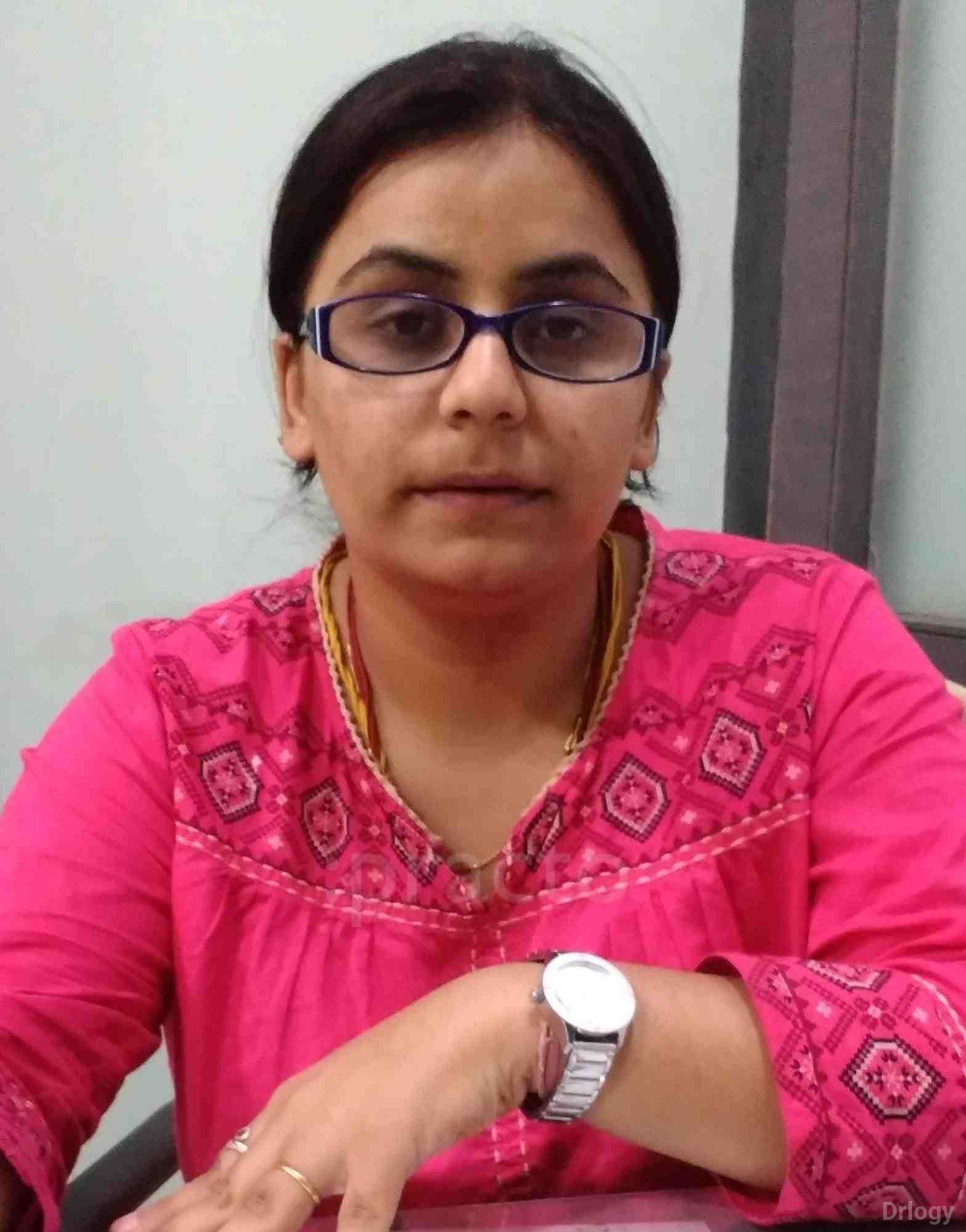Dr. Nidhi Mungia
