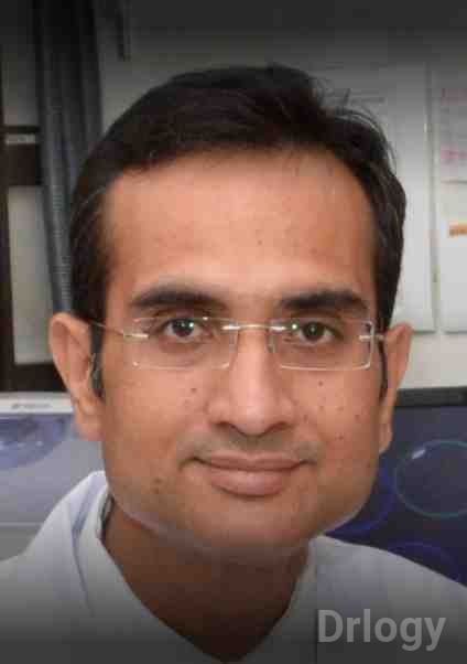 Dr. Praveen Saluja