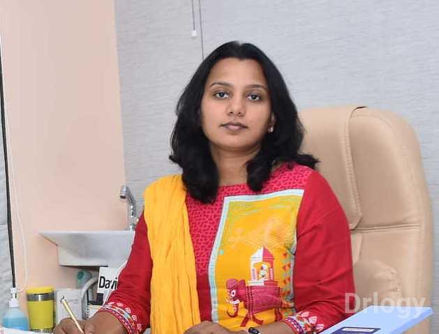 Dr. Reema Solanki Chauhan in Vadodara