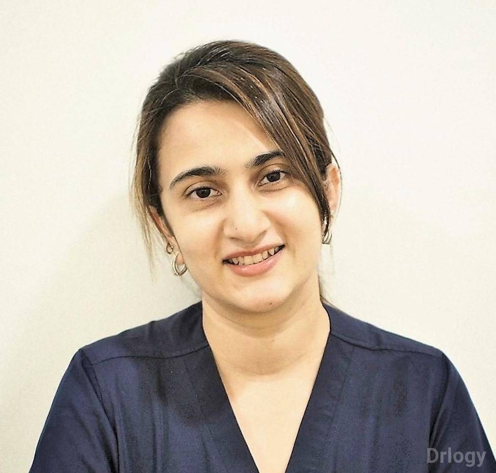 Dr. Rujuta Karnik in Mumbai