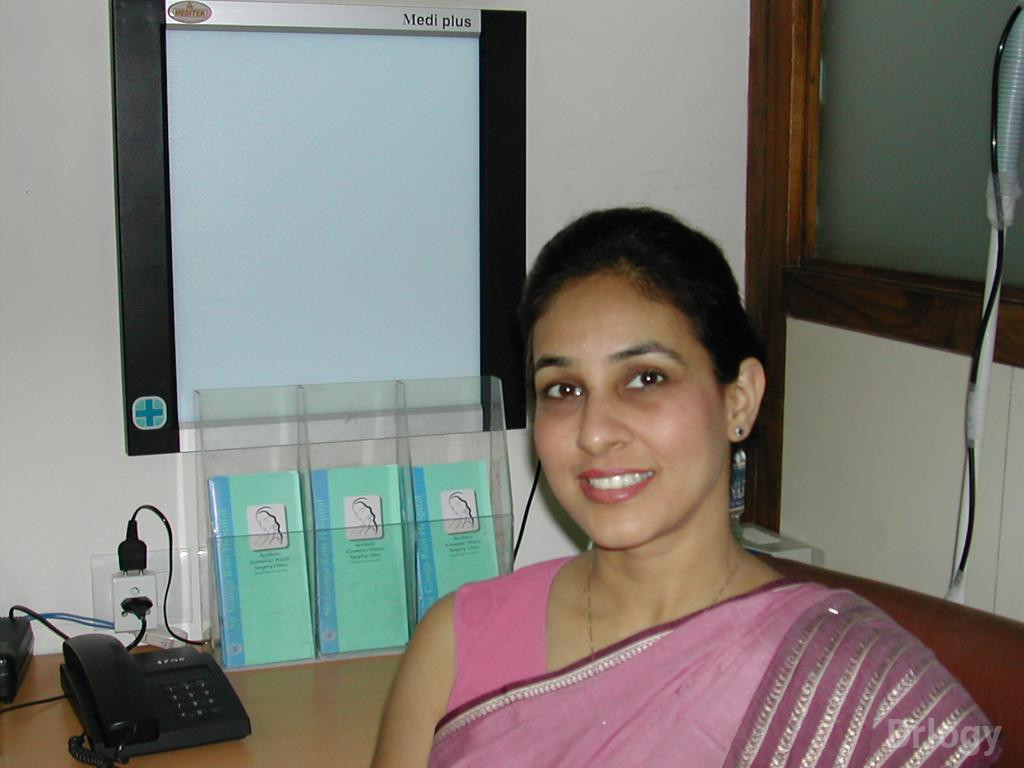 Dr. Vasundhara oberoi in New Delhi