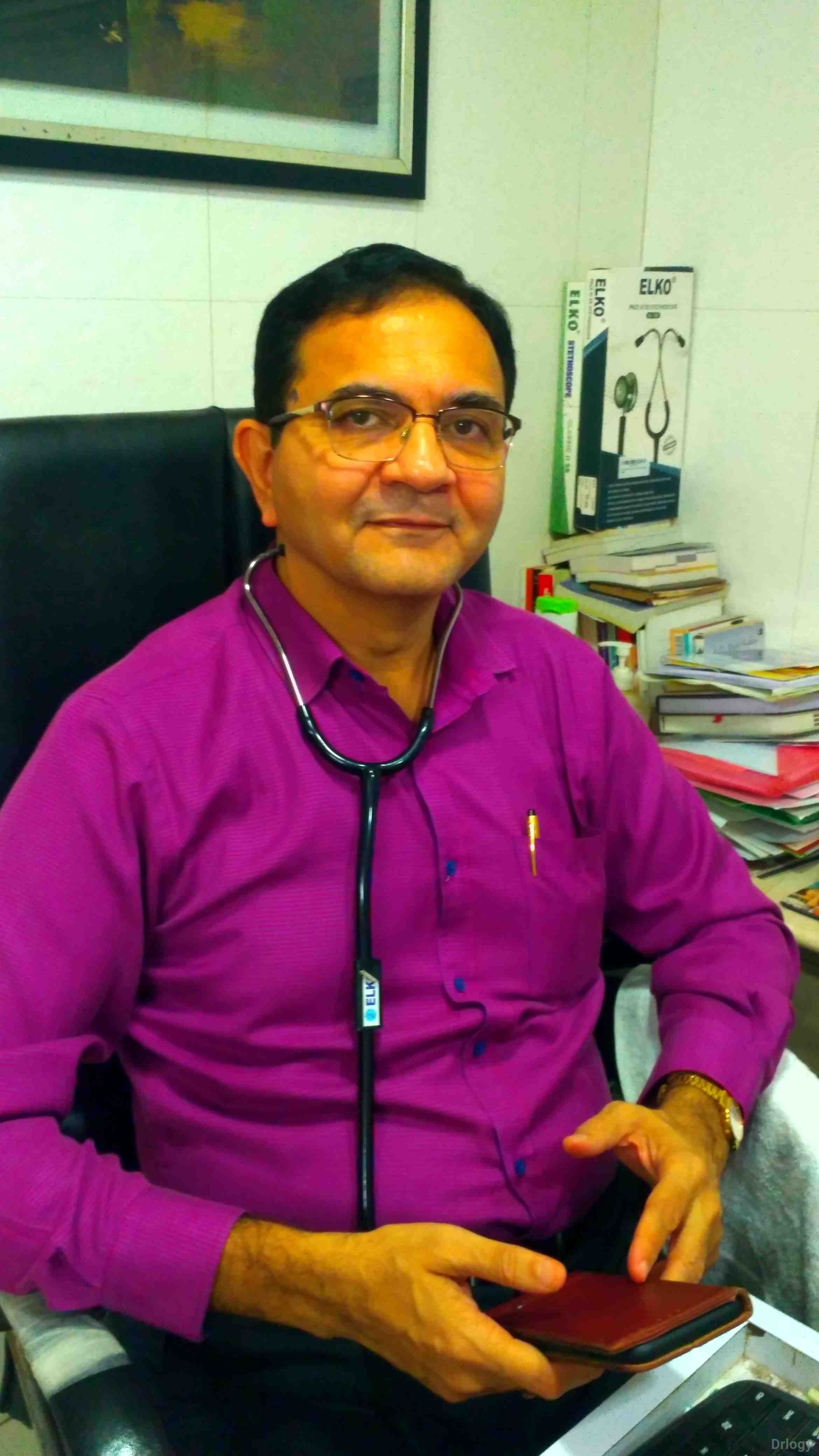 Dr. Yatish Lapsiwala in Surat Dr. Yatish Lapsiwala in Surat