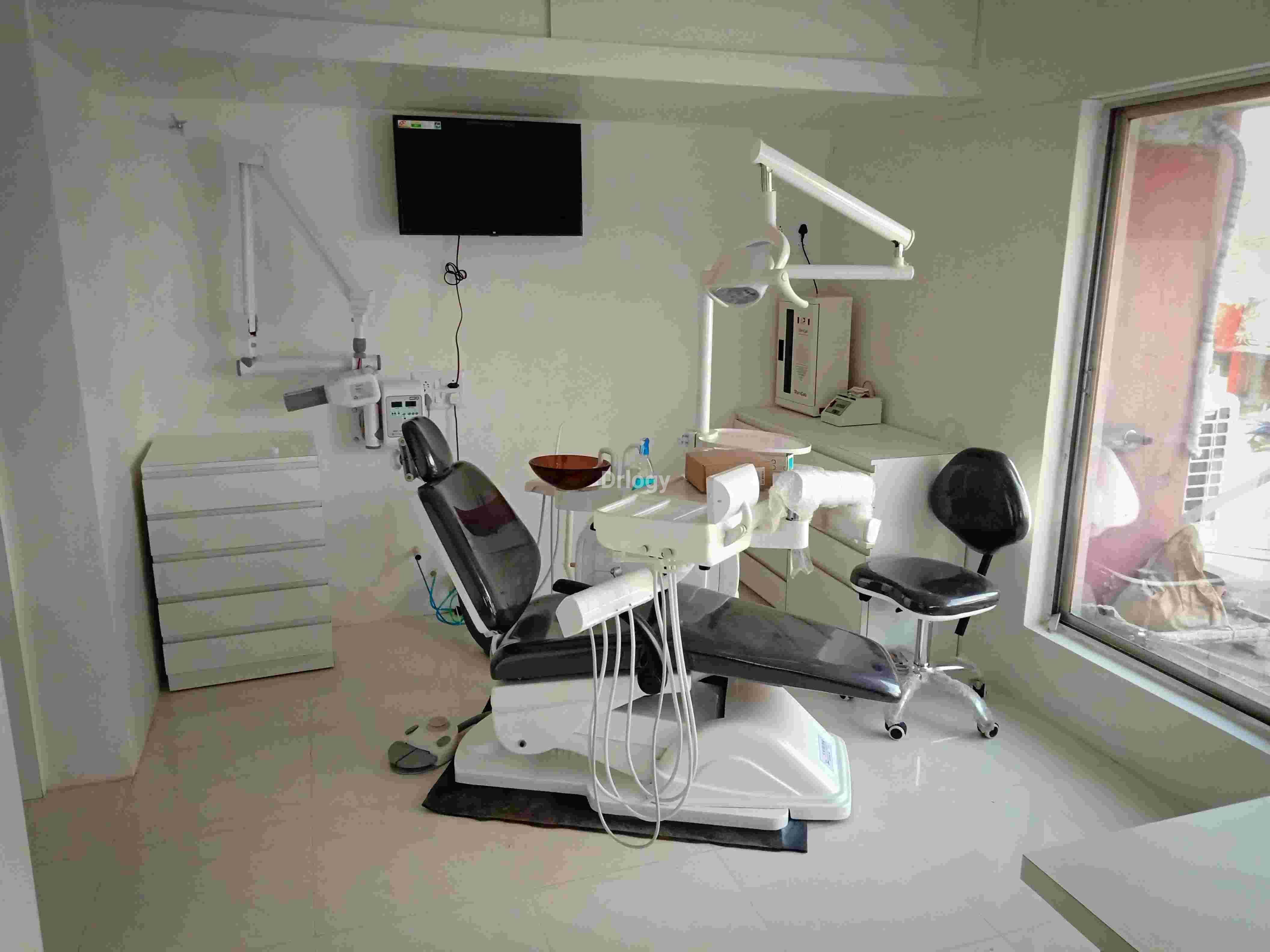 Surgident Multispeciality Dental Care And Implant Centre Images/Photos, Sadhu Vasvani Road, Rajkot