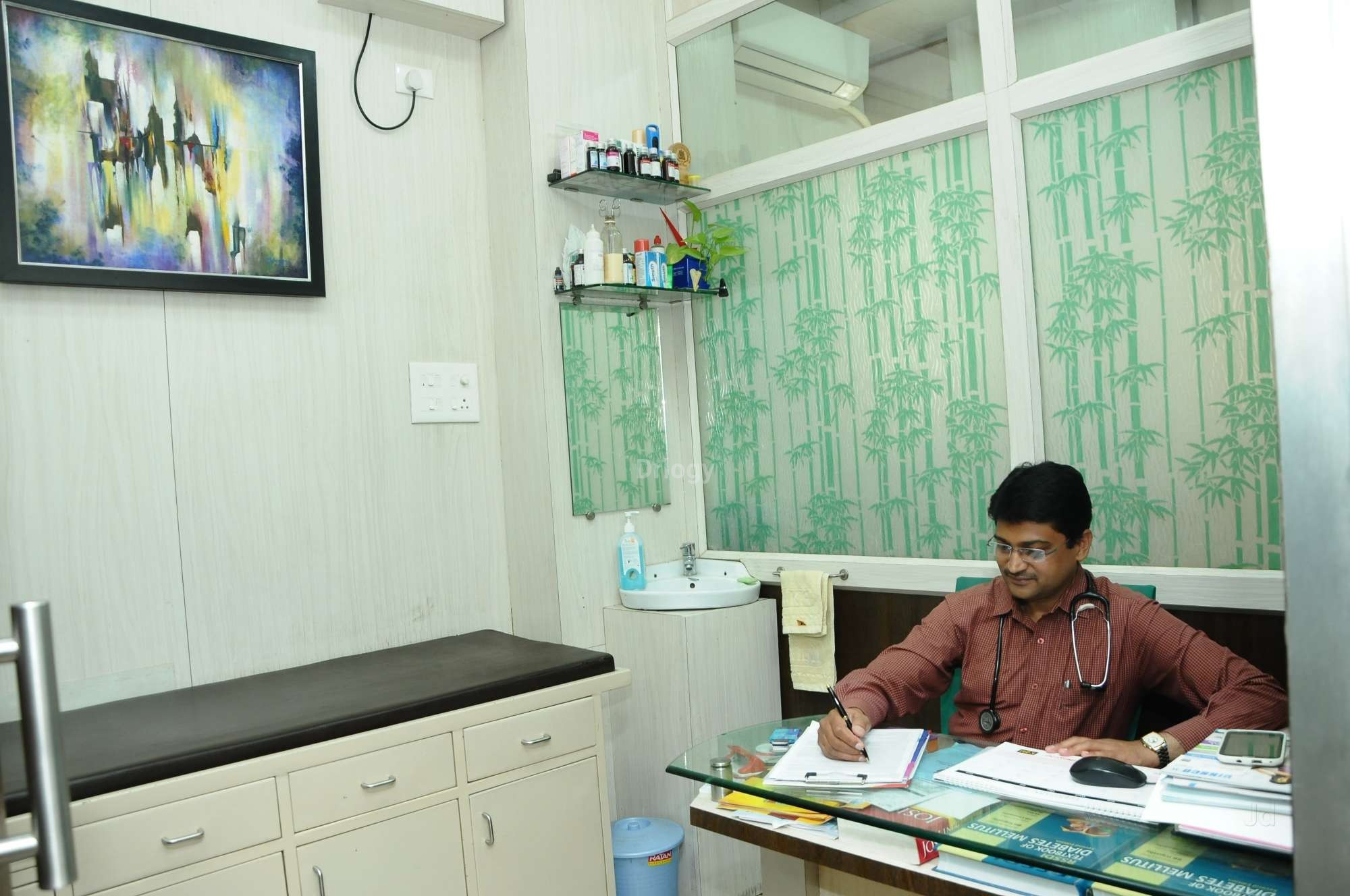 Life Line Clinic Images/Photos, Vishrantwadi, Pune Life Line Clinic Images/Photos, Vishrantwadi, Pune