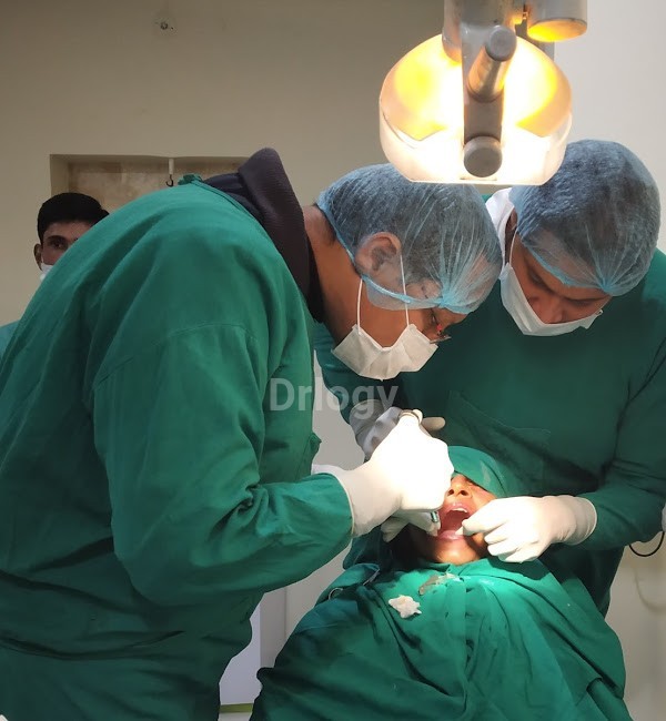 Triveni Dental Clinic, Implant And Maxillofacial Center Images/Photos, Sector 46, Faridabad