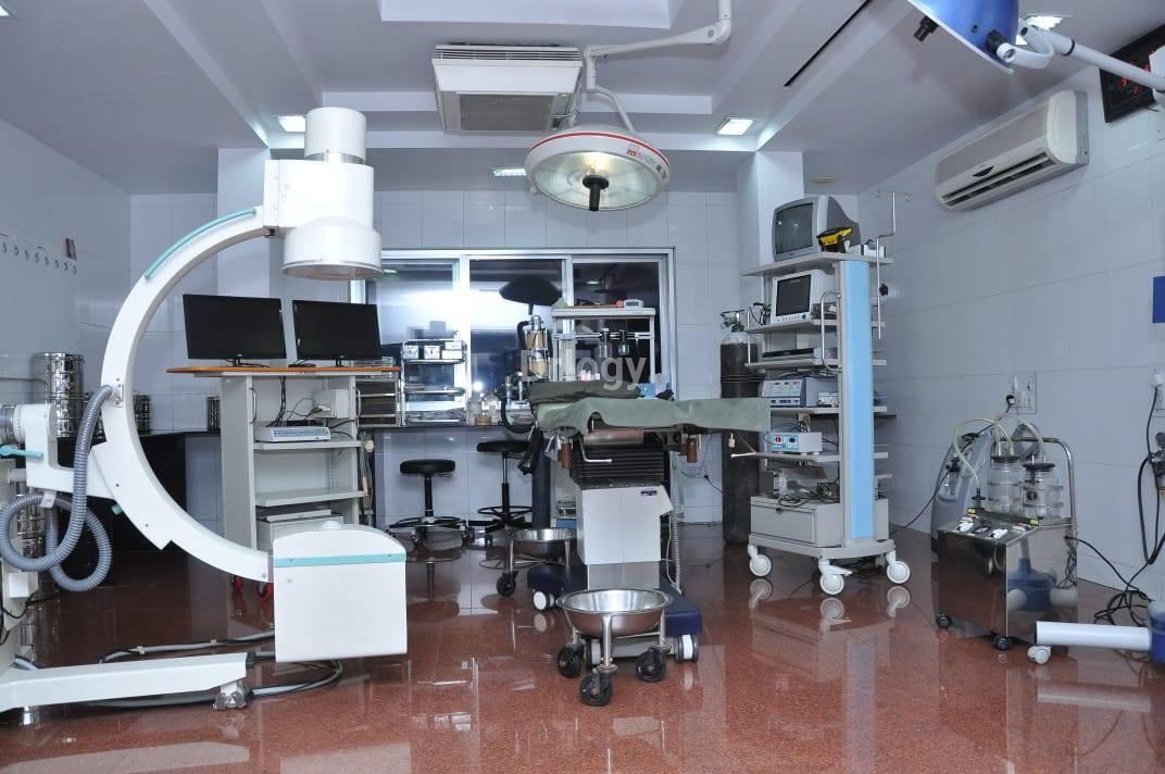 Maheshwari Orthopedic Hospital Images/Photos, Panchmukhi Shopping Center, Jamnagar