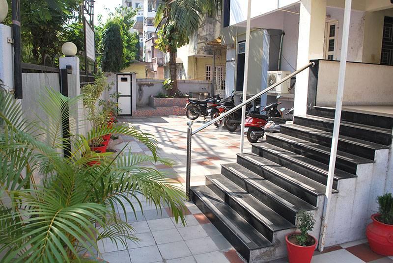 Varun Kidney Hospital & Prasutigruh Images/Photos, Adajan, Surat